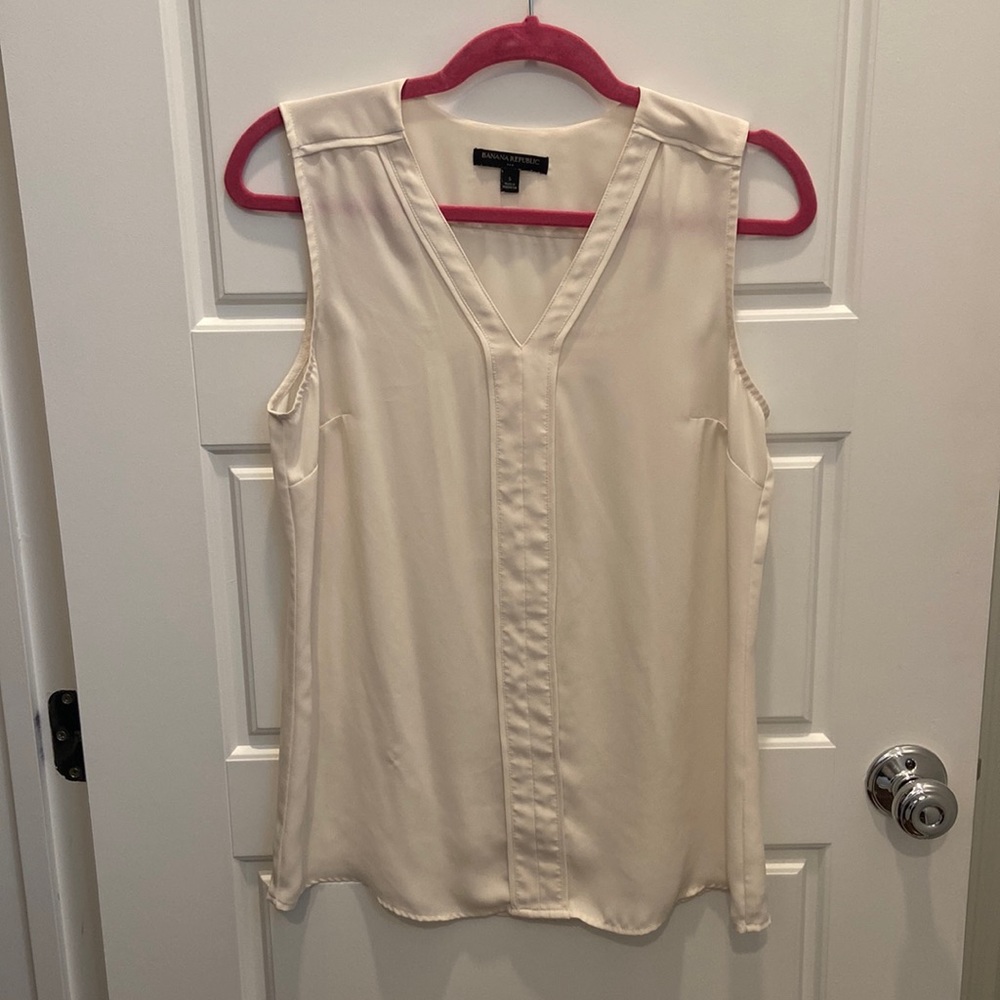 MUST GO TODAY - Banana Republic Off White Sleeveless Blouse